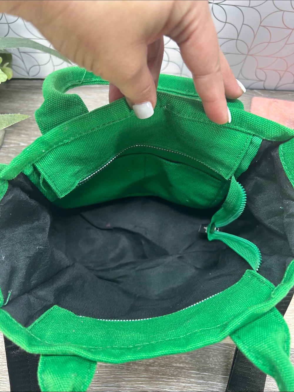 The Tote Bag Green Canvas Tote Bag with Interior Zip Pocket - Picture 4 of 5